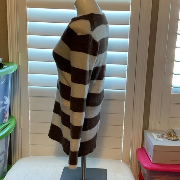 Love Rocks Brown and White V-Neck Sweater - Picture 4 of 6